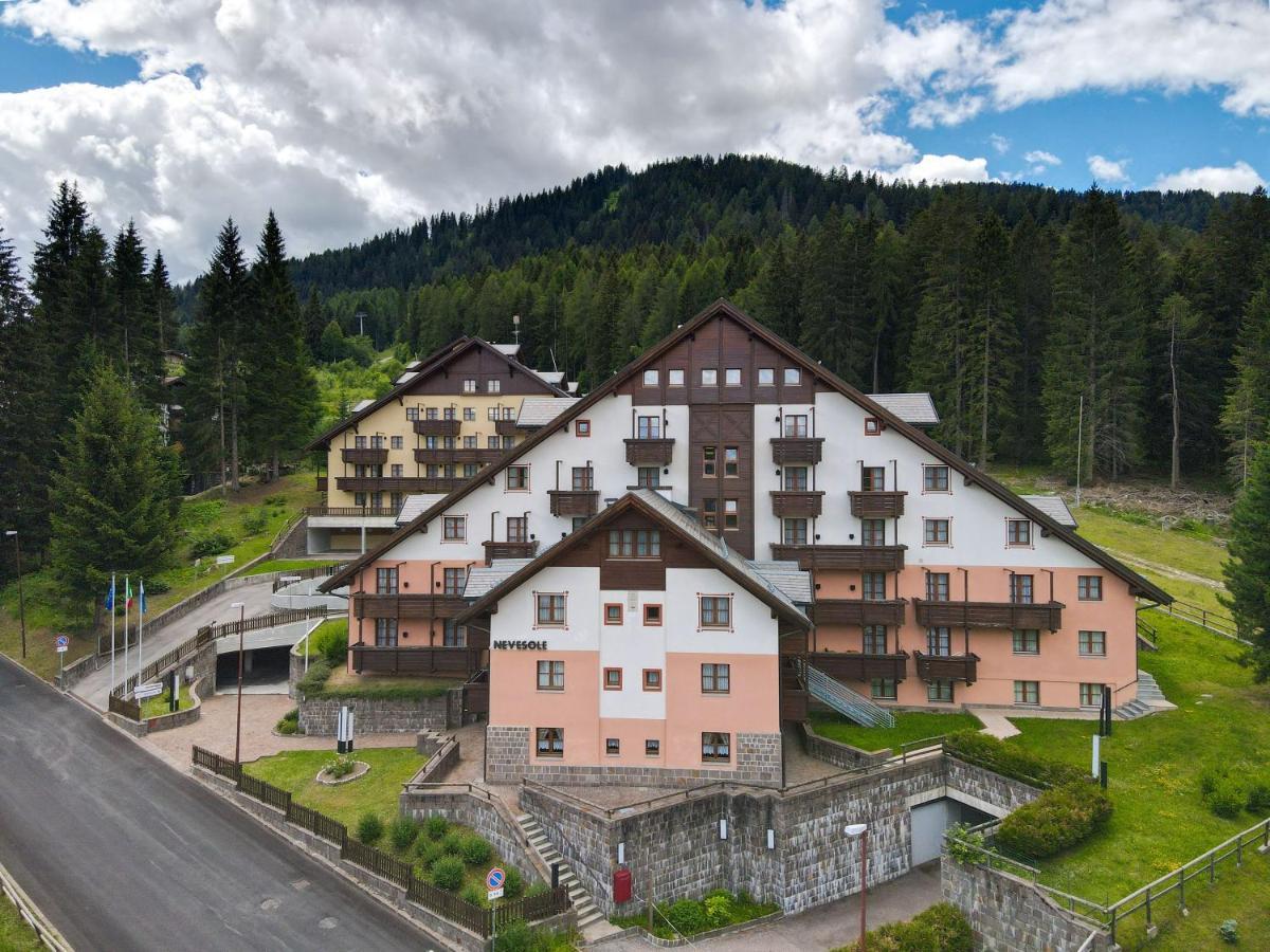 Nevesole Folgarida Resort Aparthotel Exterior photo
