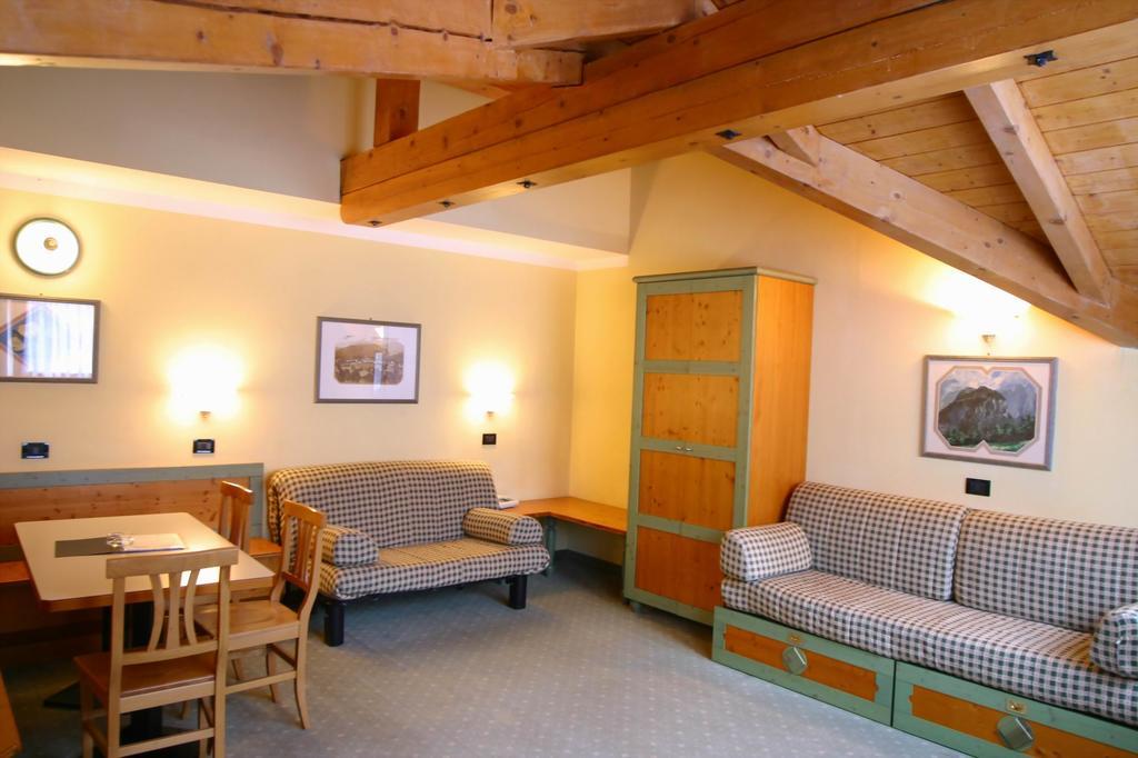 Nevesole Folgarida Resort Aparthotel Interior photo